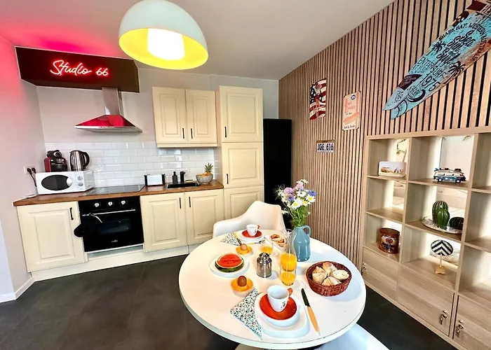 50m From The Citadel Ντινάντ